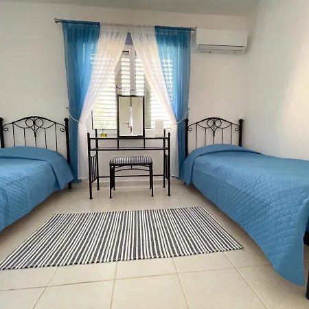 Gardens Holiday Polis